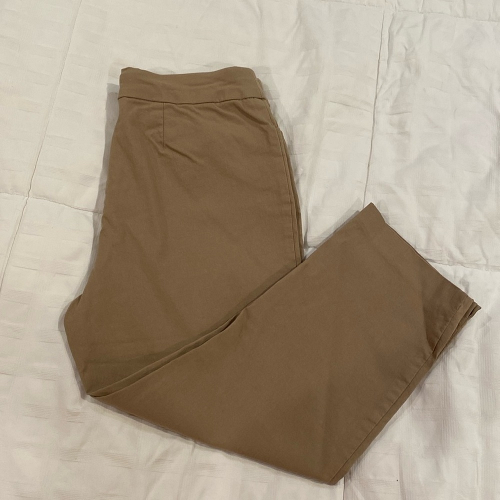 Time and Tru khaki capri pants